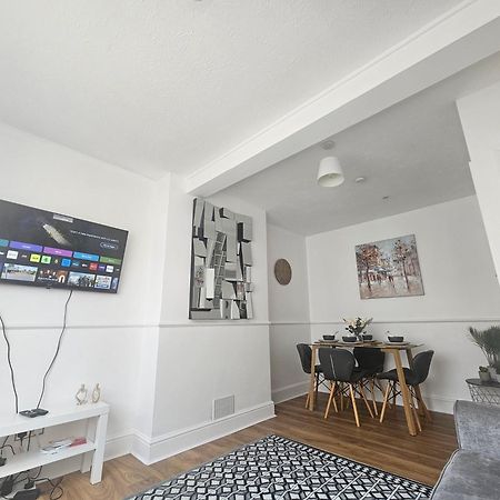 St Albans City Stays - Near Luton Airport - St Albans Abbey & City Train Station - Close To London- Harry Potter World - The Odyssey Cinema - Abbey Cathedral- Contractors I Business I Leisure- Sleeps Upto 6 People Exterior foto