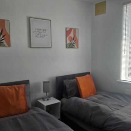 St Albans City Stays - Near Luton Airport - St Albans Abbey & City Train Station - Close To London- Harry Potter World - The Odyssey Cinema - Abbey Cathedral- Contractors I Business I Leisure- Sleeps Upto 6 People Exterior foto