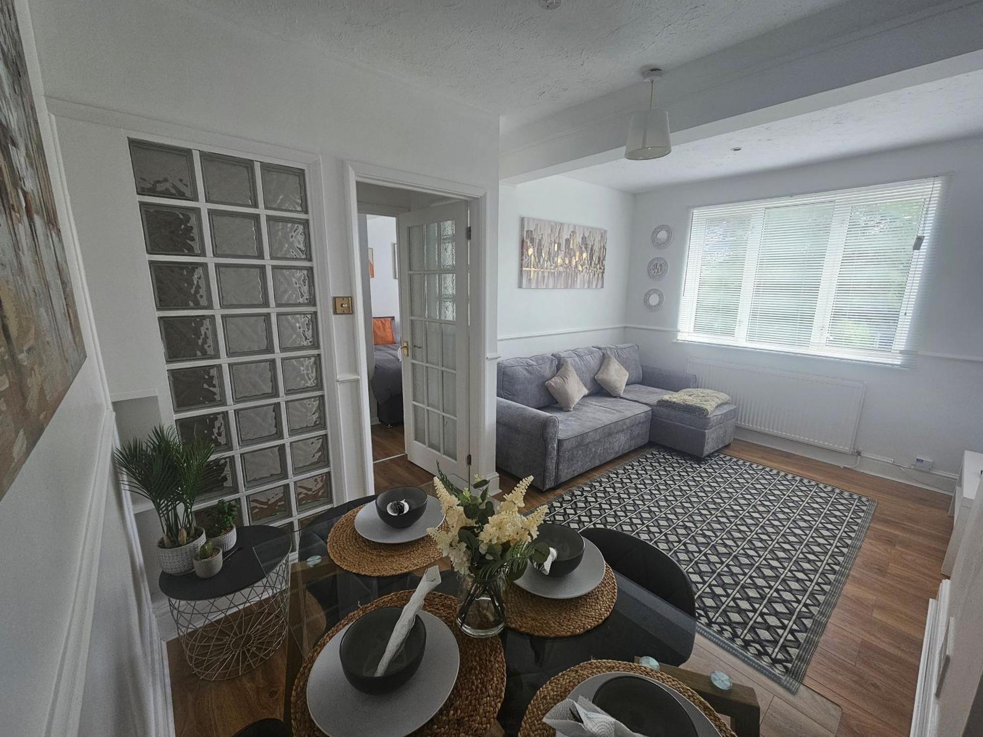 St Albans City Stays - Near Luton Airport - St Albans Abbey & City Train Station - Close To London- Harry Potter World - The Odyssey Cinema - Abbey Cathedral- Contractors I Business I Leisure- Sleeps Upto 6 People Exterior foto