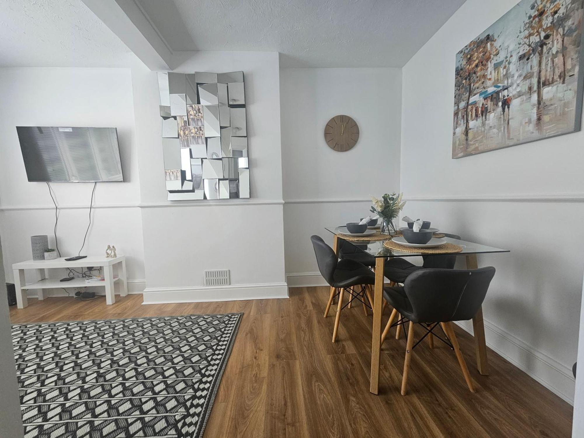 St Albans City Stays - Near Luton Airport - St Albans Abbey & City Train Station - Close To London- Harry Potter World - The Odyssey Cinema - Abbey Cathedral- Contractors I Business I Leisure- Sleeps Upto 6 People Exterior foto