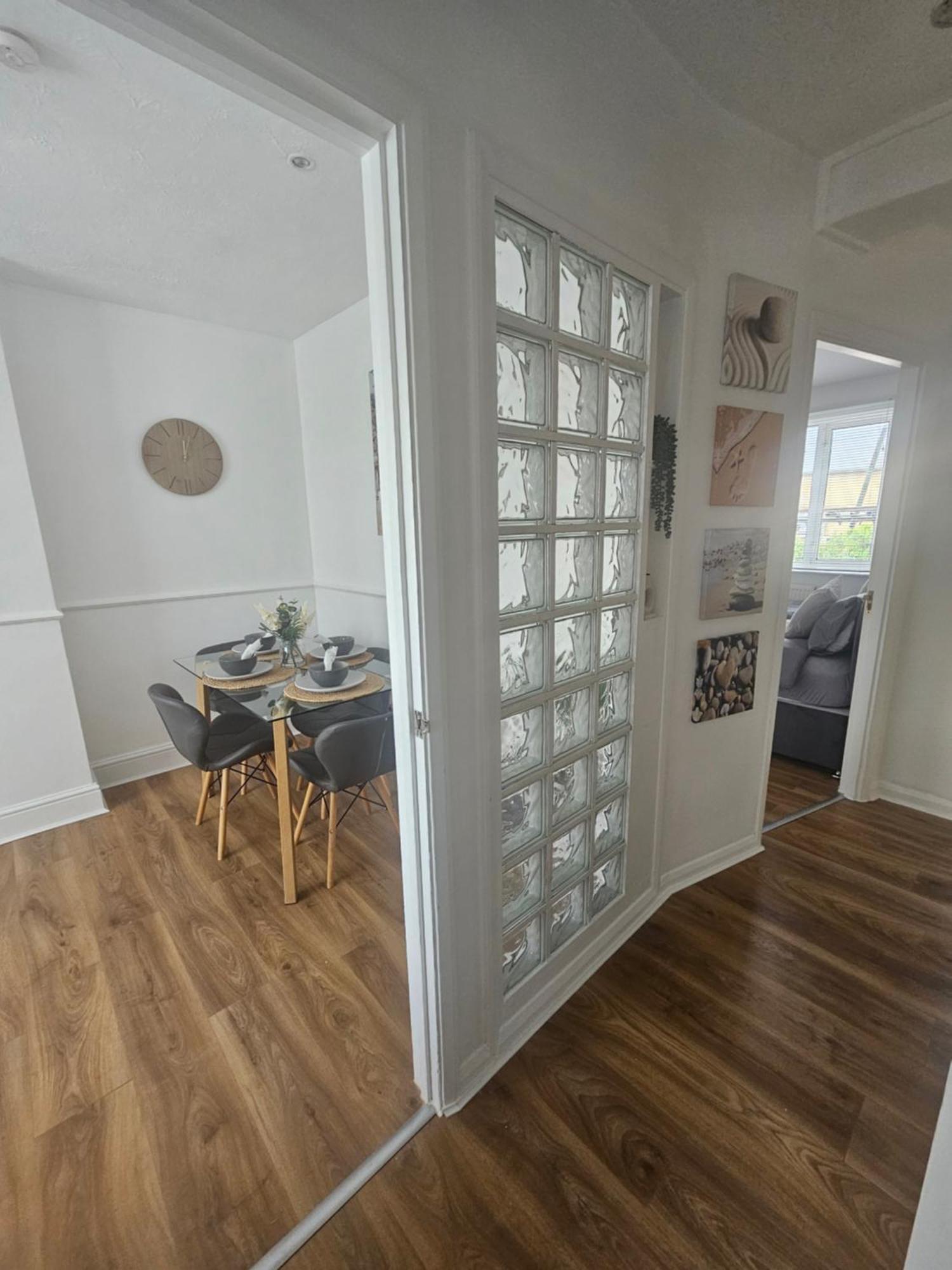 St Albans City Stays - Near Luton Airport - St Albans Abbey & City Train Station - Close To London- Harry Potter World - The Odyssey Cinema - Abbey Cathedral- Contractors I Business I Leisure- Sleeps Upto 6 People Exterior foto
