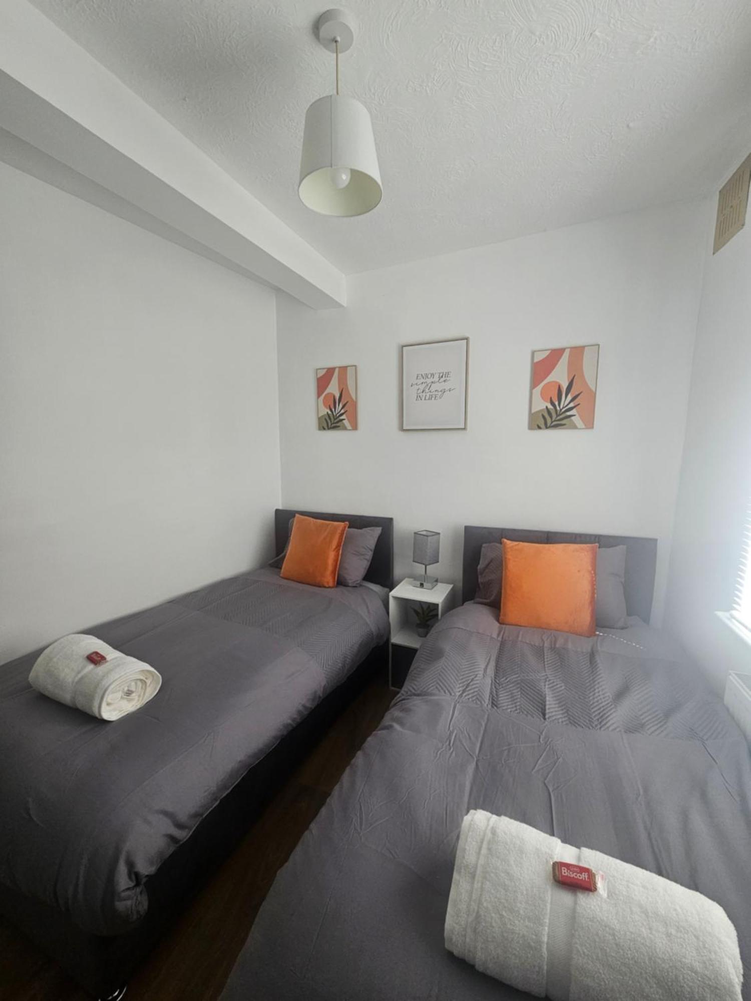 St Albans City Stays - Near Luton Airport - St Albans Abbey & City Train Station - Close To London- Harry Potter World - The Odyssey Cinema - Abbey Cathedral- Contractors I Business I Leisure- Sleeps Upto 6 People Exterior foto