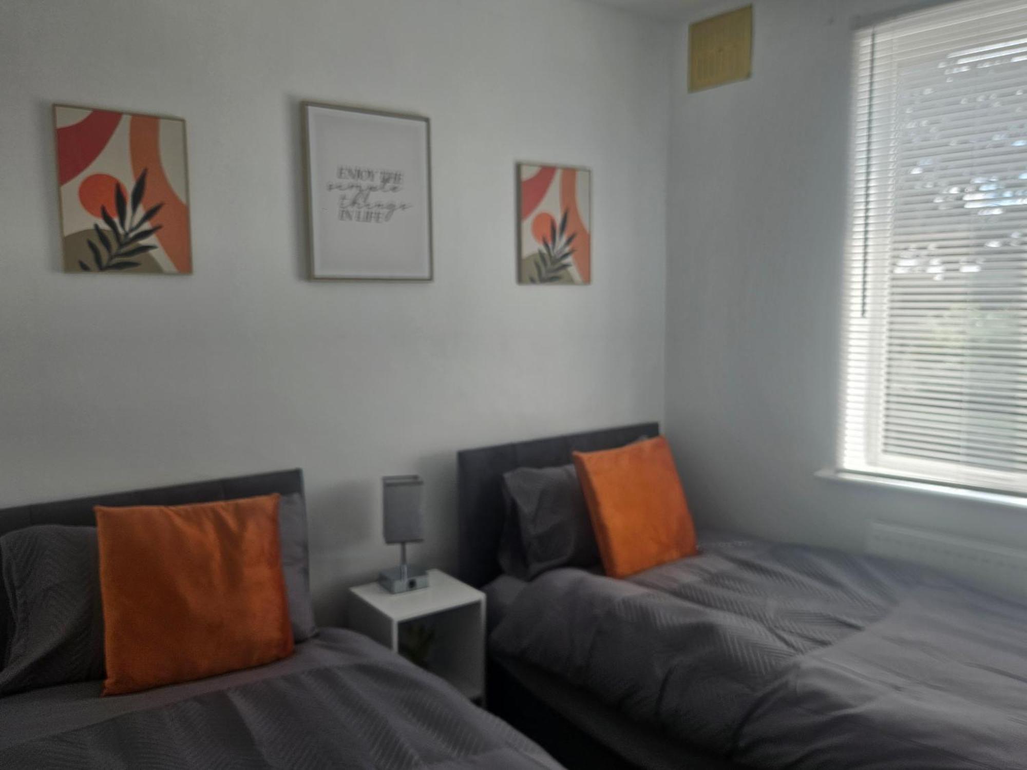 St Albans City Stays - Near Luton Airport - St Albans Abbey & City Train Station - Close To London- Harry Potter World - The Odyssey Cinema - Abbey Cathedral- Contractors I Business I Leisure- Sleeps Upto 6 People Exterior foto